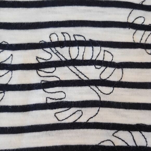 Skies Are Blue Navy Blue & White Stripe Leaf Embroidery Rolled Sleeve Top Size M - Picture 8 of 8